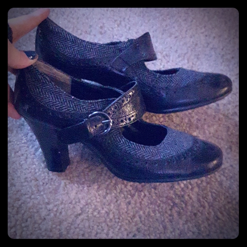Vintage-look Mary Jane 3" Heels Aerosoles